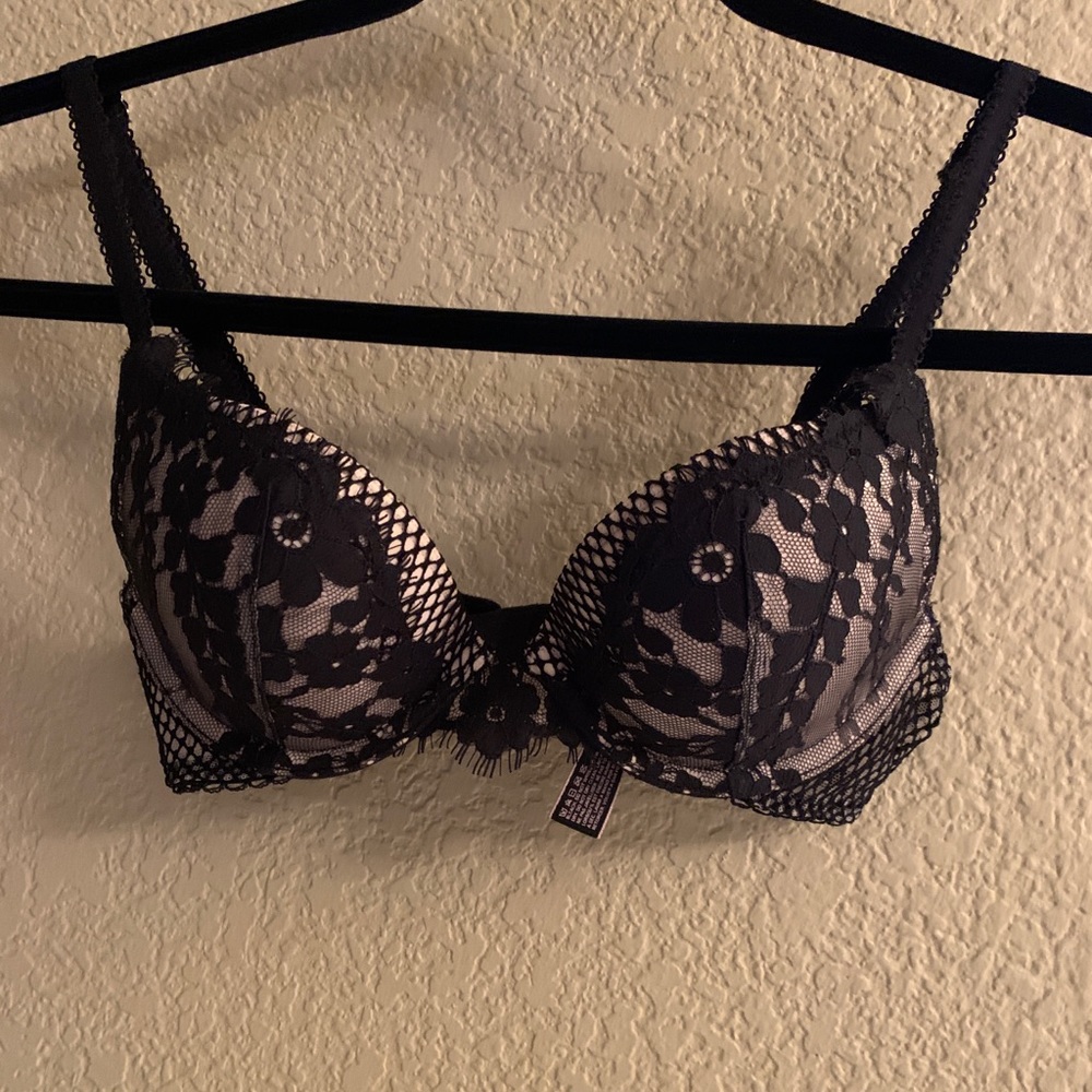 NWOT Victoria Secret black lace bra 32A